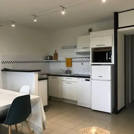 Maison Front De Avec Acces Direct A La Lägenhet